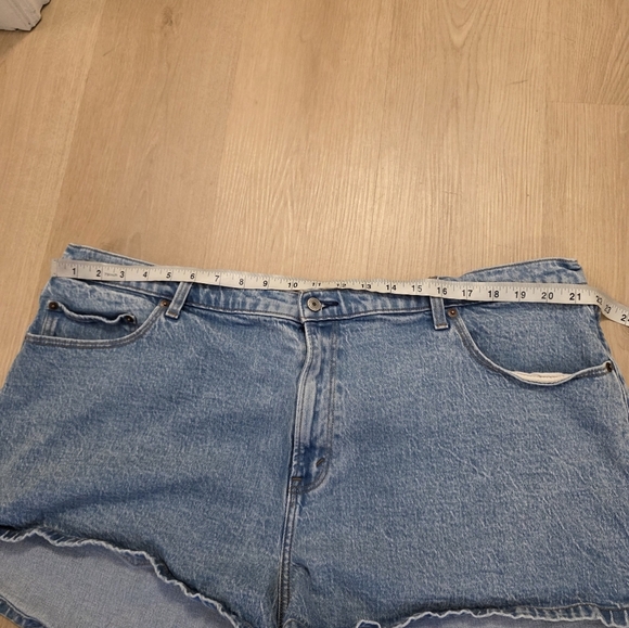 Abercrombie & Fitch Light Wash Mom Short High Rise Denim Shorts Curve Love Sz 22 - Picture 5 of 7